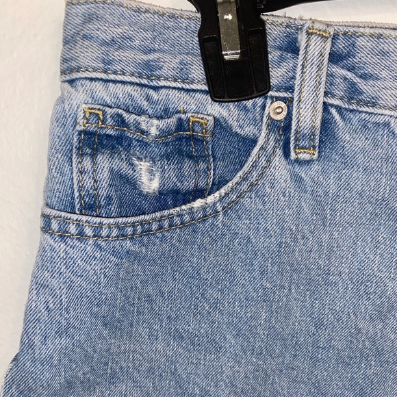Urban Outfitters Mom Jean Shorts - Picture 3 of 4